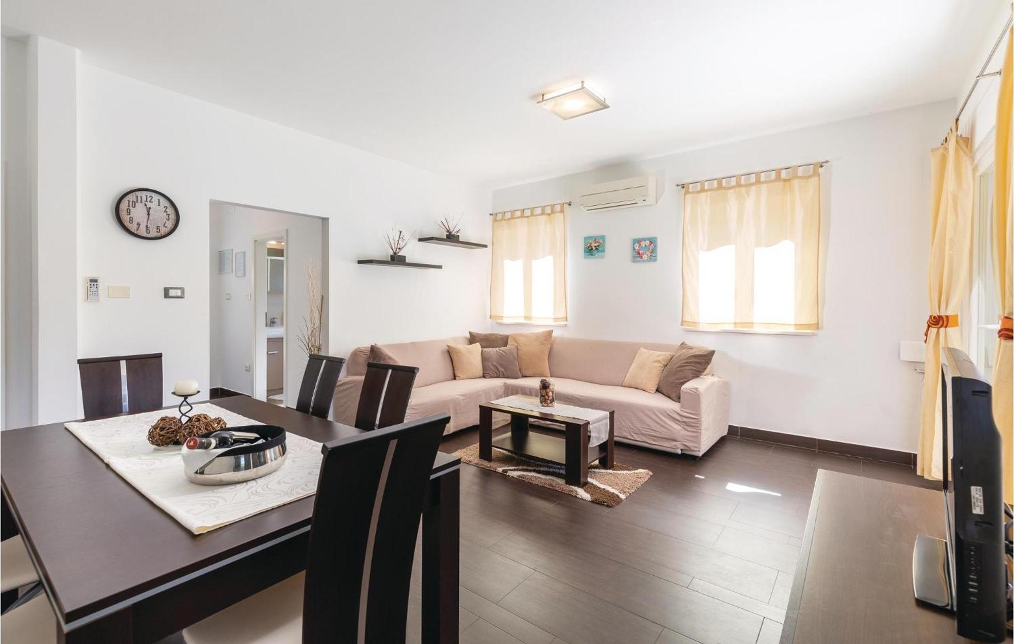 Gorgeous Apartment In Labin With Kitchen מראה חיצוני תמונה